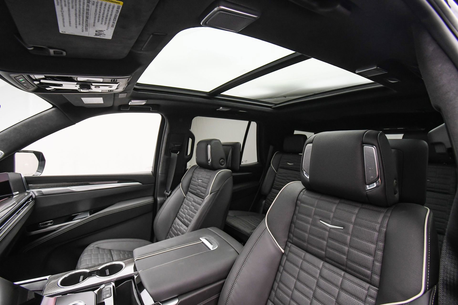 Used 2025 Cadillac Escalade V w/ LPO, ONYX Package image 60