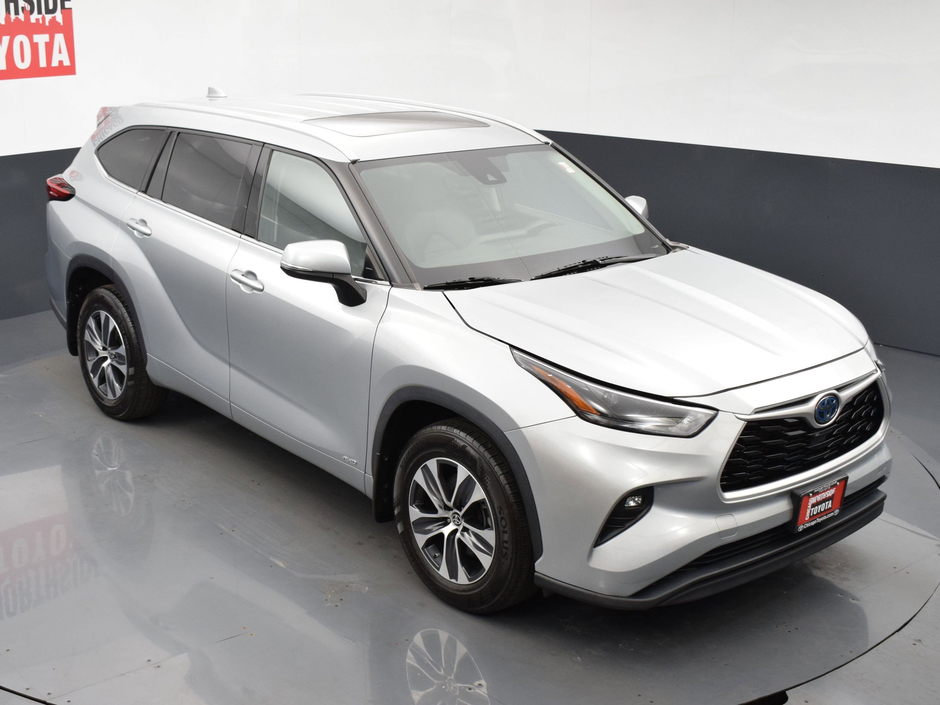Used 2022 Toyota Highlander XLE AWD/4WD image 26