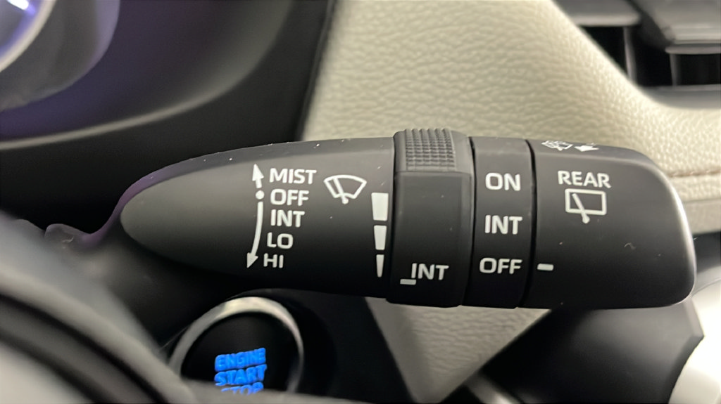 Used 2020 Toyota RAV4 XLE w/ Convenience Package FWD image 29