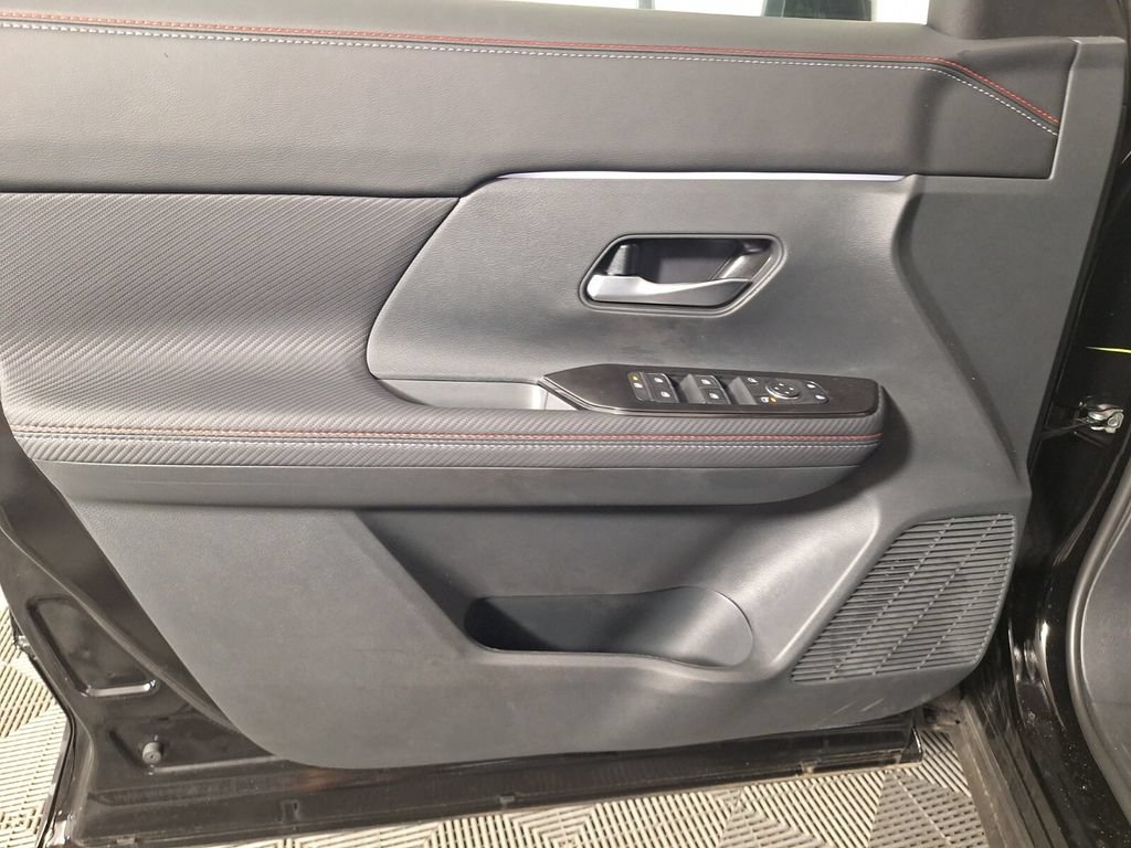 Used 2026 Nissan Kicks SR FWD image 29