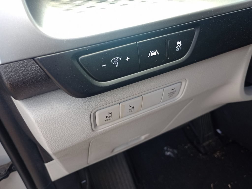 Used 2022 Kia Carnival LX FWD image 11