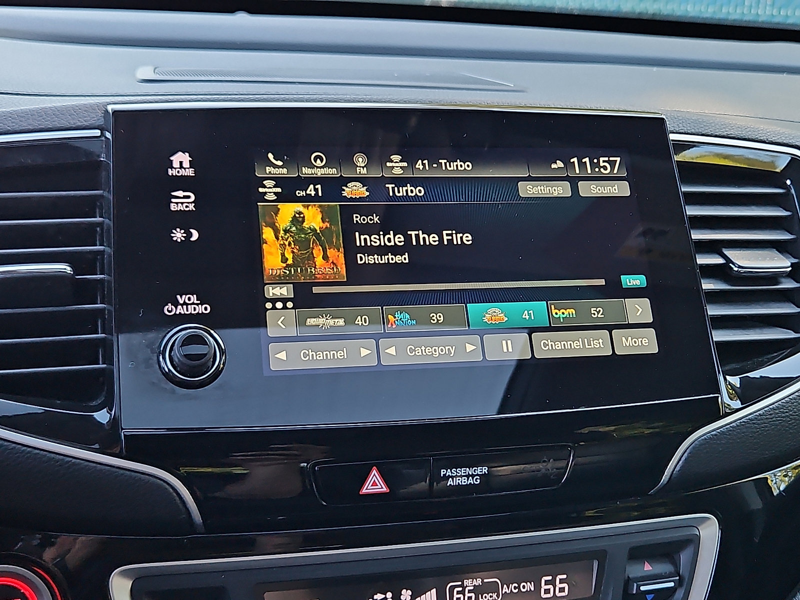Used 2020 Honda Pilot Touring image 21