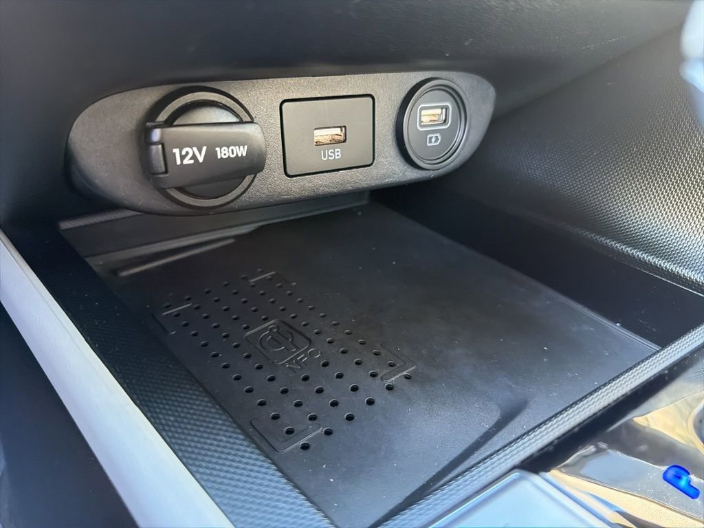 Used 2023 Hyundai Elantra Limited image 29