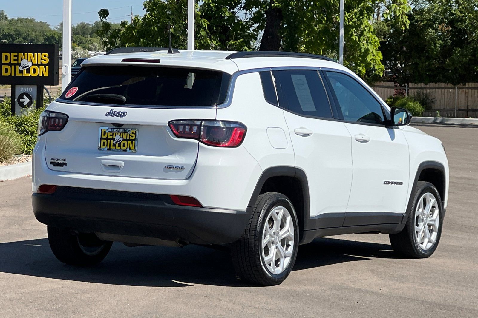 Used 2024 Jeep Compass Latitude AWD/4WD image 4
