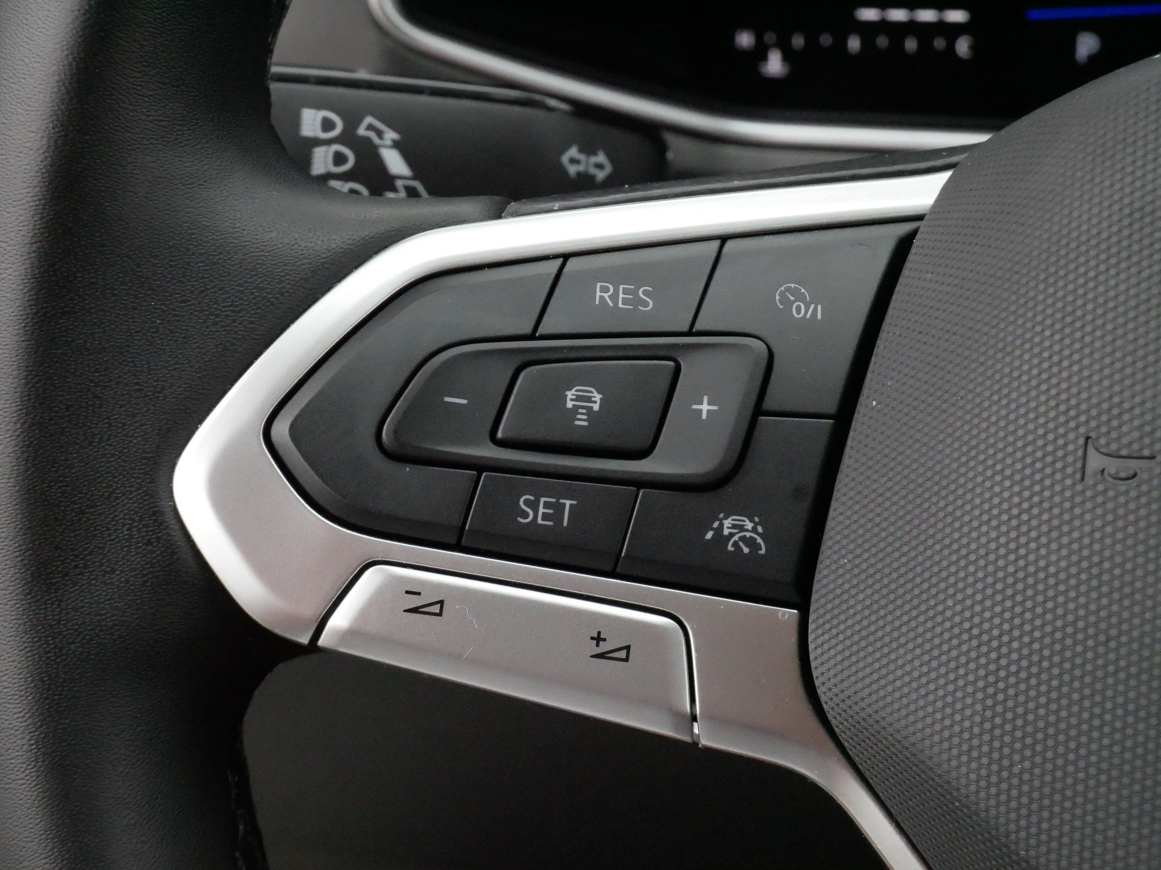 Certified 2025 Volkswagen Taos SE AWD/4WD image 26