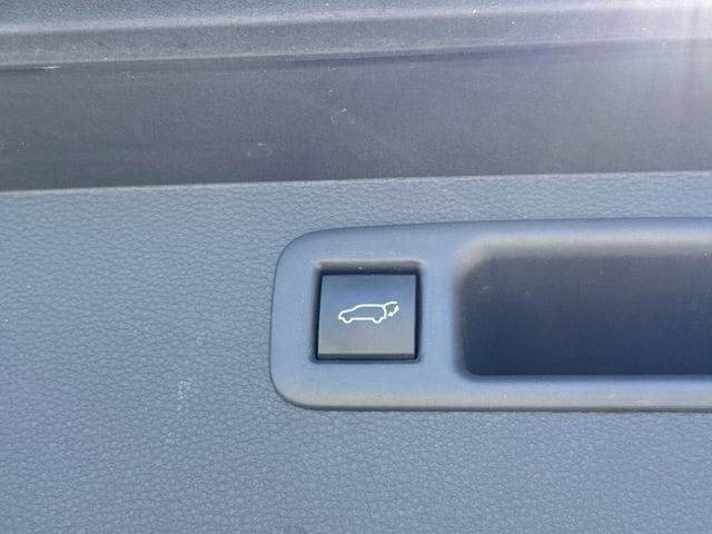 Used 2023 Toyota Highlander XLE FWD image 38