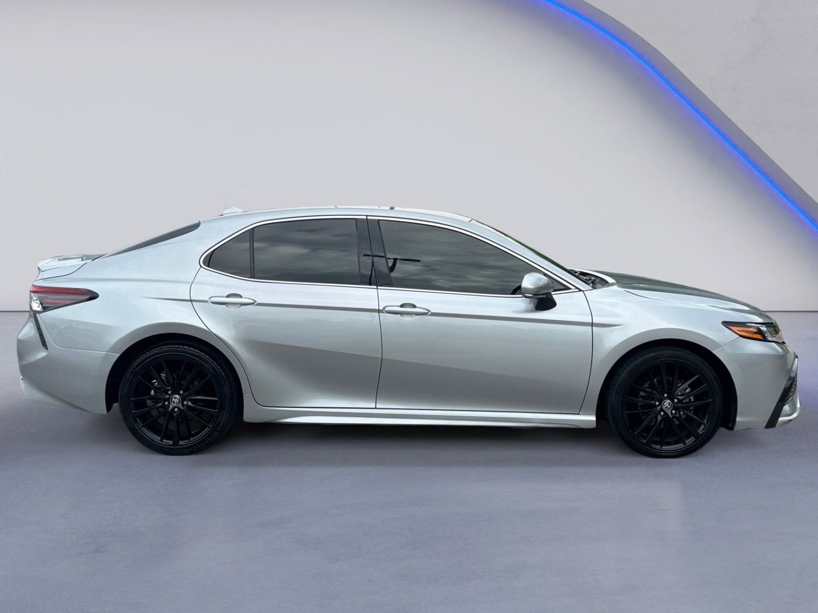 Used 2023 Toyota Camry XSE FWD image 7
