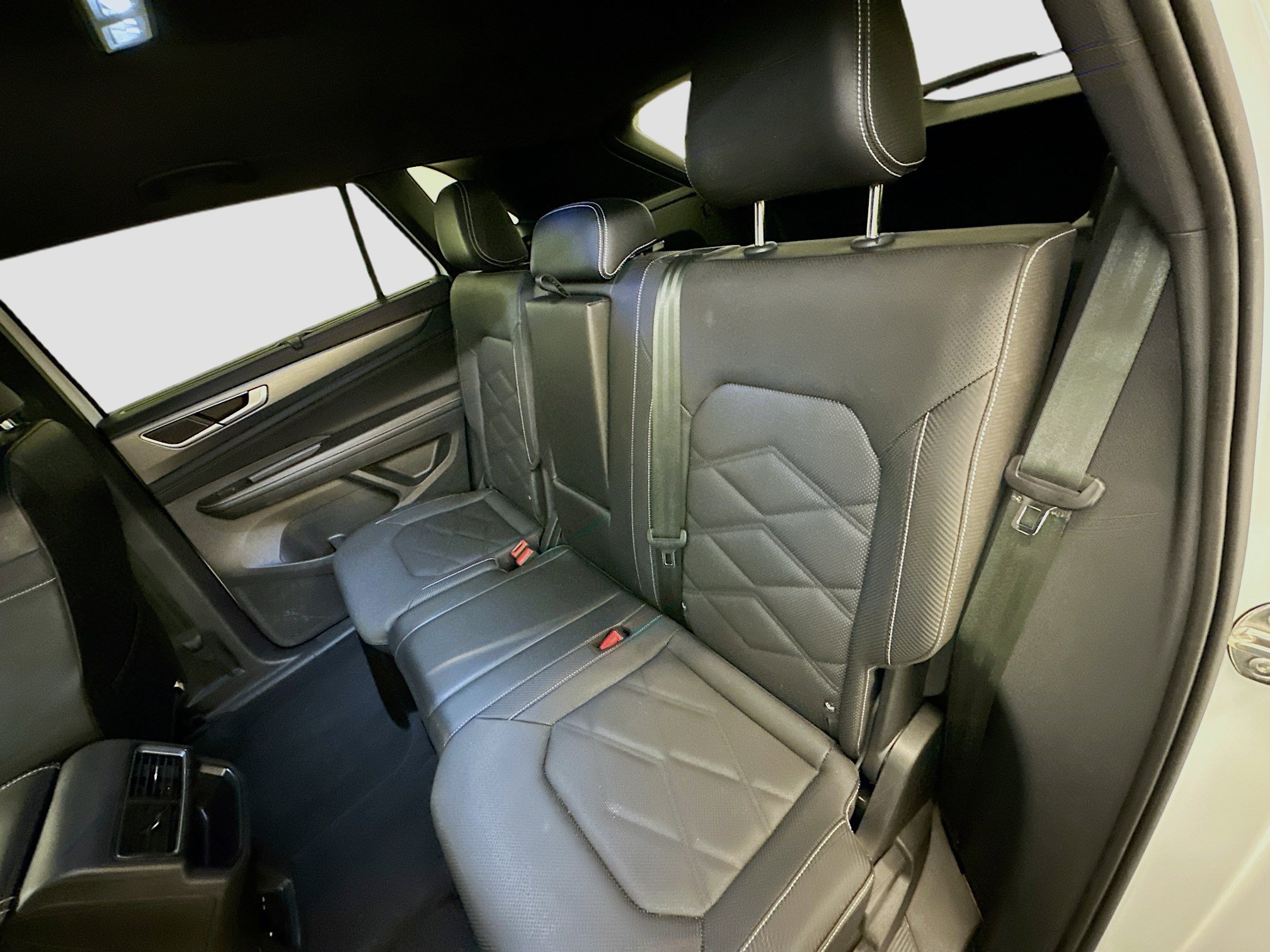 Used 2024 Volkswagen Atlas Cross Sport SE image 29