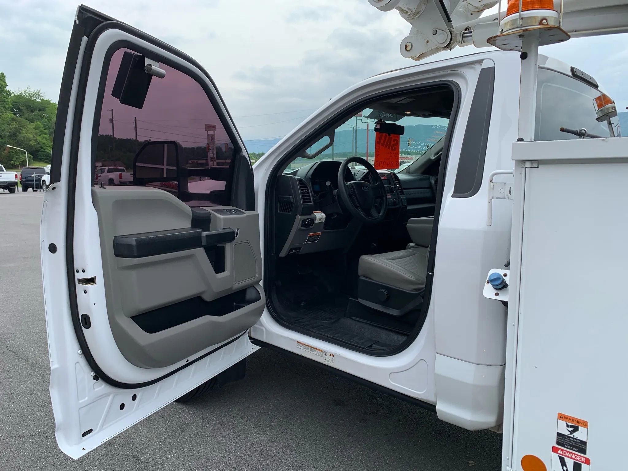 Used 2019 Ford F550 4x4 Regular Cab Super Duty image 7