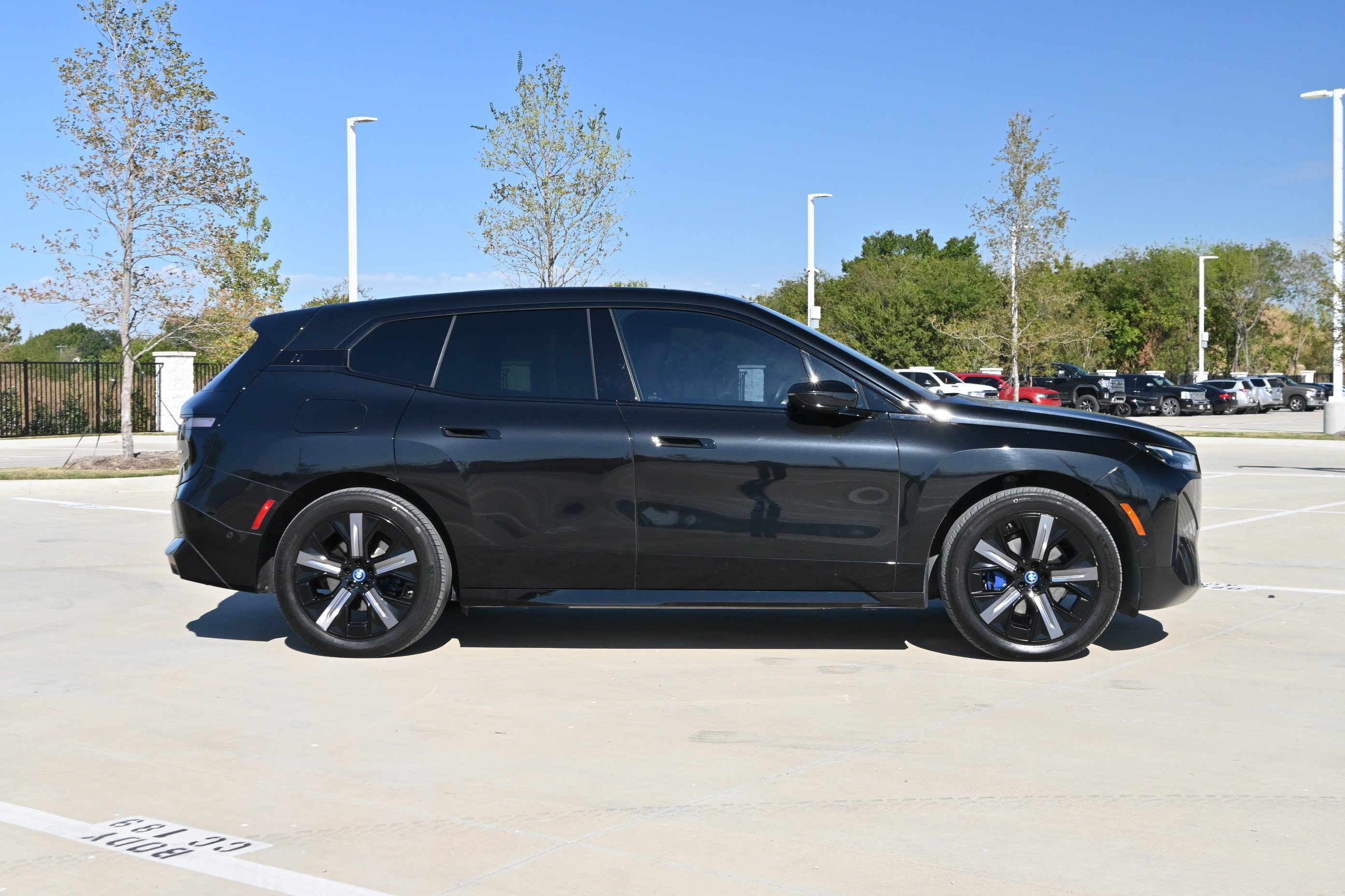 Used 2024 BMW iX xDrive50 w/ Premium Package AWD/4WD image 6