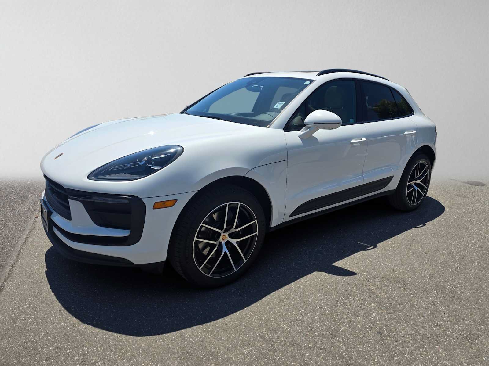 Used 2025 Porsche Macan Turbo AWD/4WD image 7