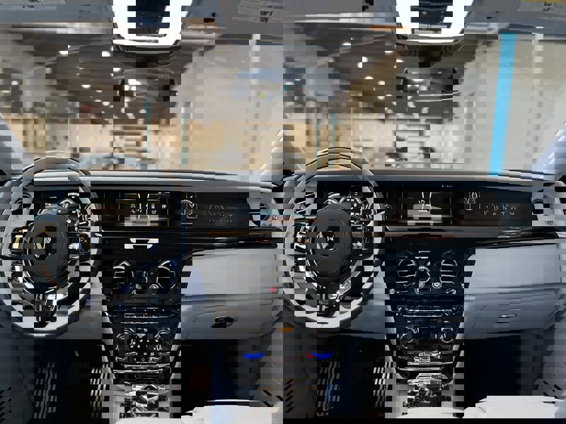 Used 2024 Rolls-Royce Phantom Sedan image 15