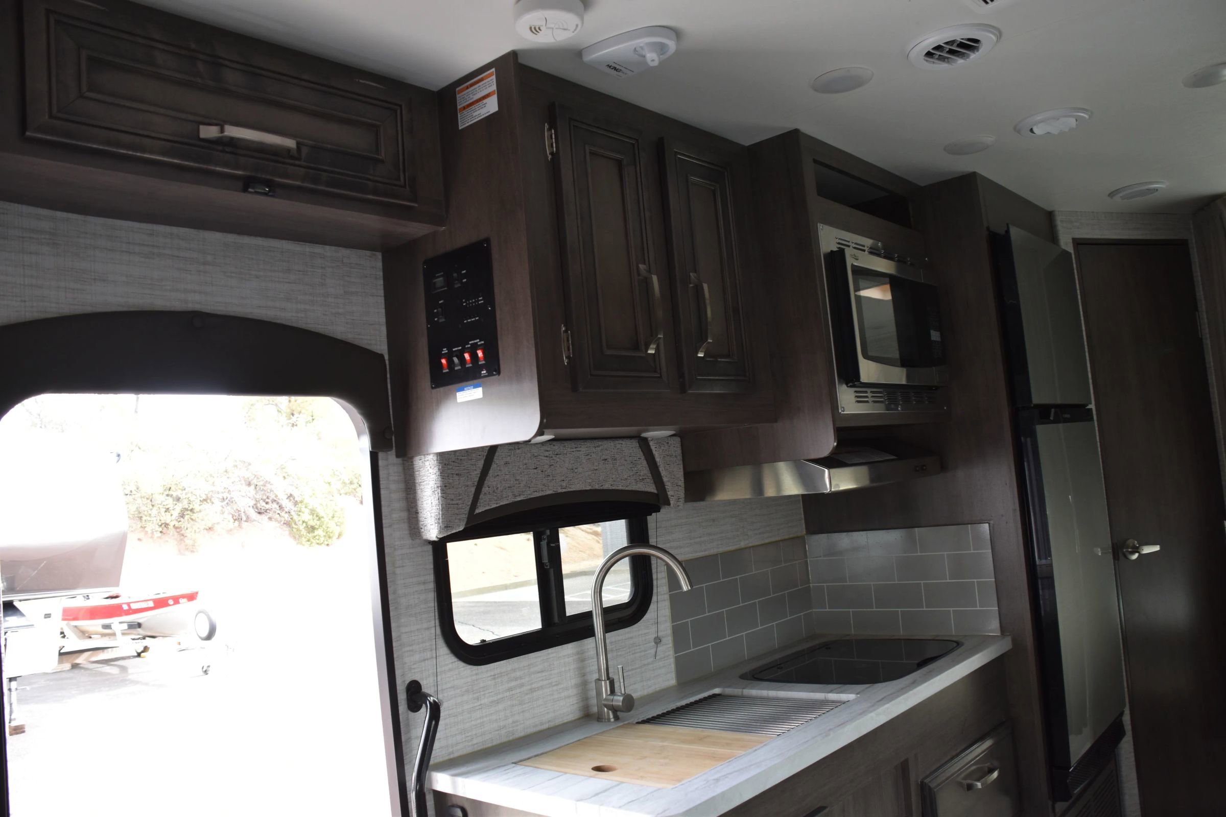 Used 2024 Ford E-450 and Econoline 450 Super Duty w/ Motorhome Prep Package RWD image 12