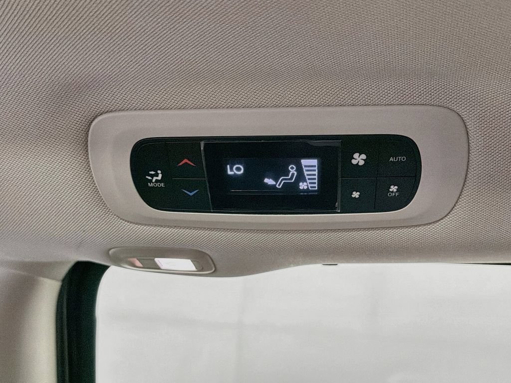 Used 2020 Chrysler Pacifica Limited w/ Advanced Safetytec Group FWD image 26