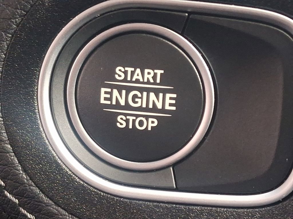 Used 2025 Mercedes-Benz GLE 450e 4MATIC image 25