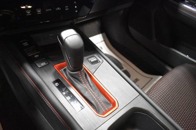 Certified 2025 Nissan Kicks SR image 17