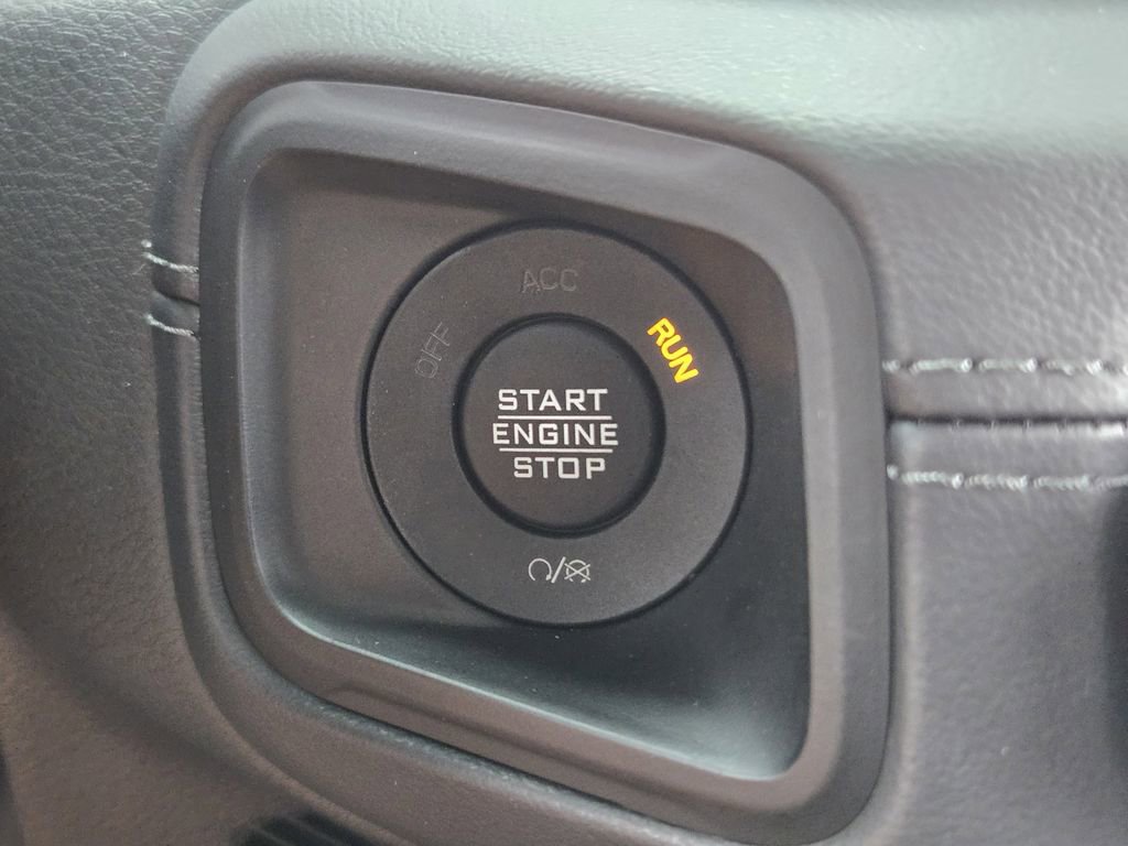Used 2025 Jeep Wrangler Unlimited Sahara AWD/4WD image 28
