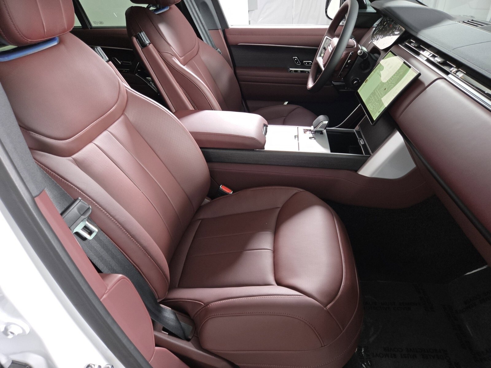 New 2025 Land Rover Range Rover SE image 3