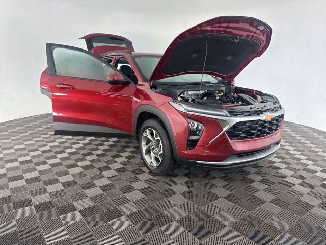 Used 2025 Chevrolet Trax LT w/ LT Convenience Package image 15