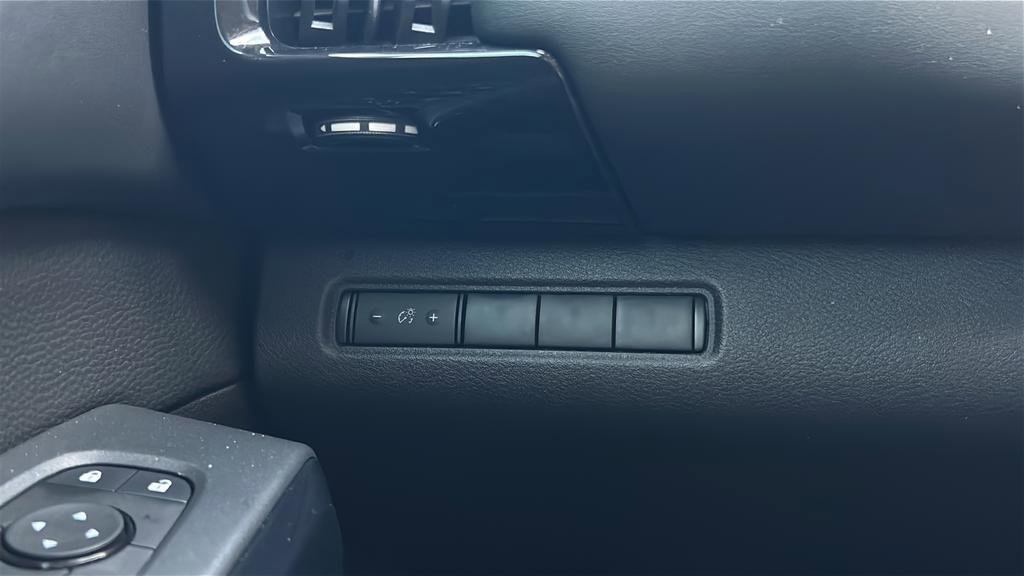 Used 2025 Nissan Pathfinder S AWD/4WD image 29