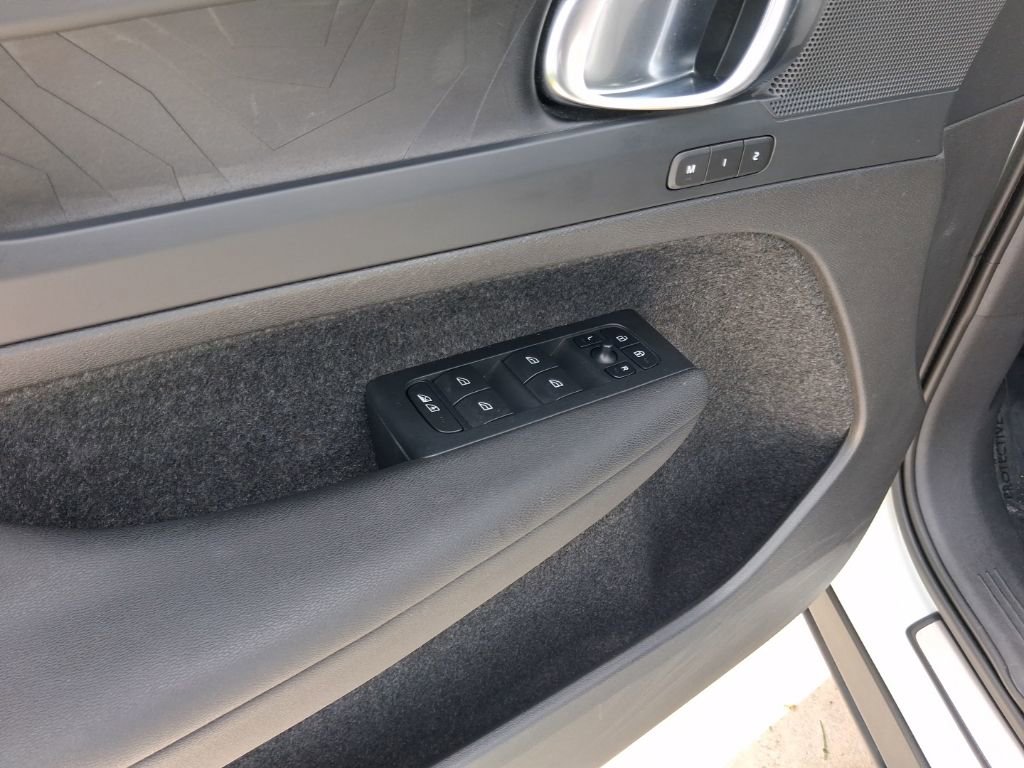 Used 2023 Volvo C40 P8 Recharge Plus image 16