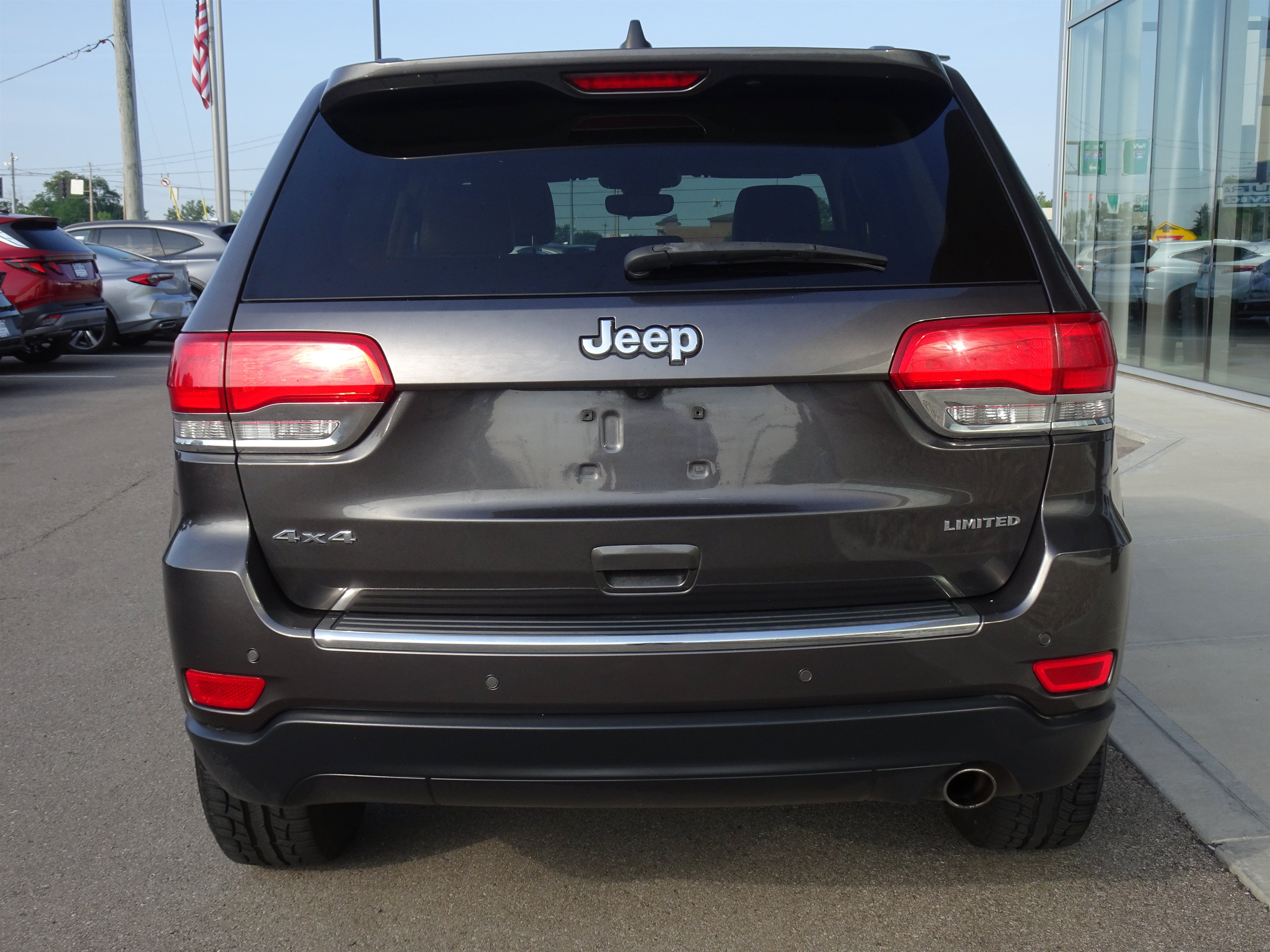 Used 2019 Jeep Grand Cherokee Limited AWD/4WD image 4