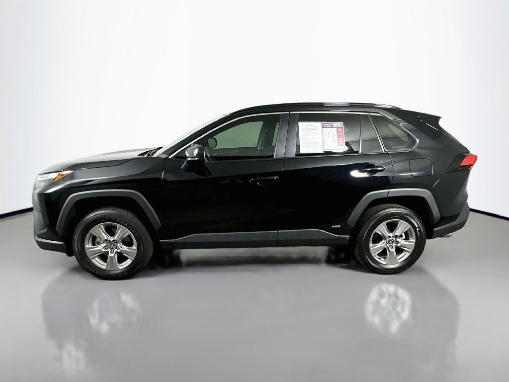Used 2025 Toyota RAV4 LE AWD/4WD image 5