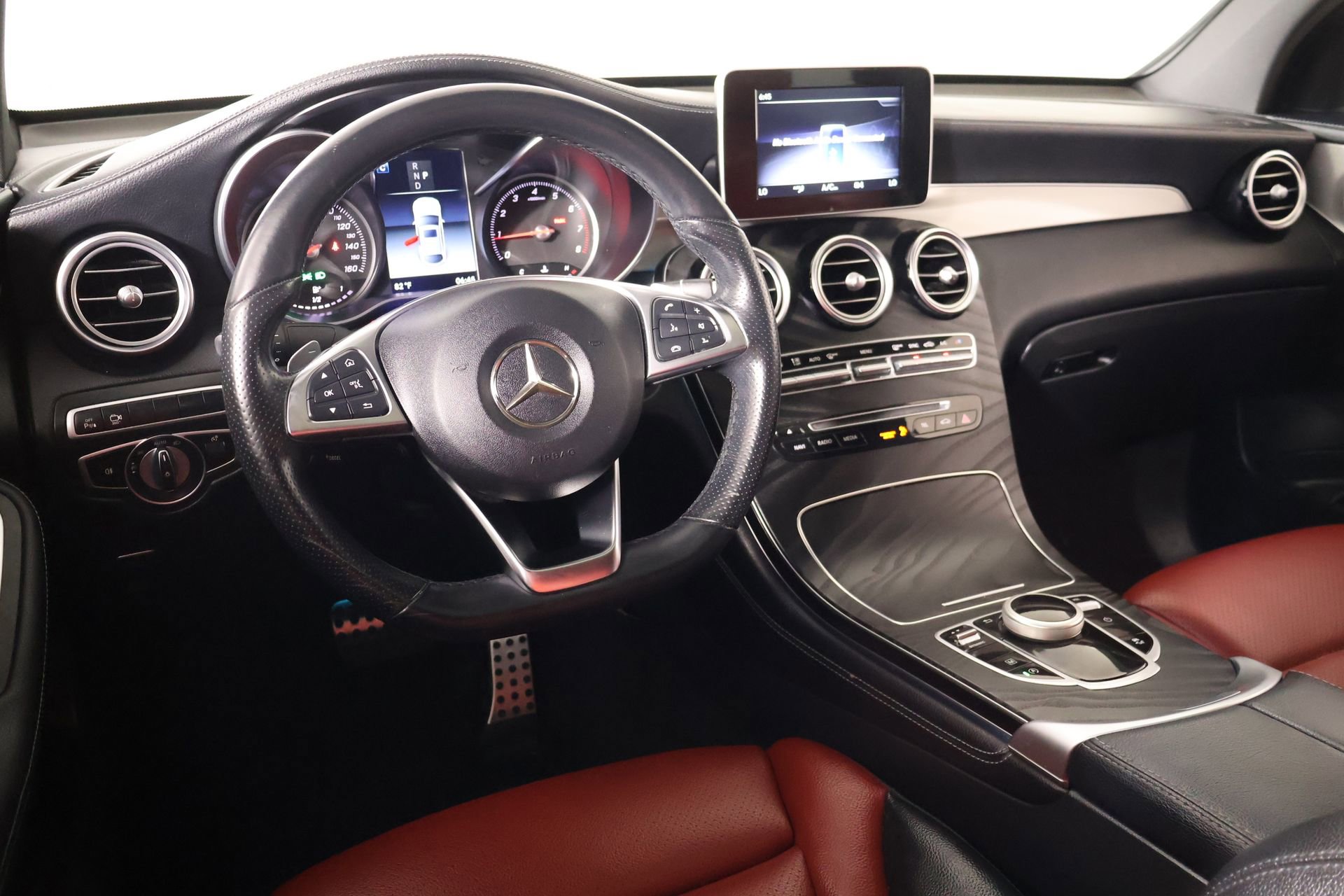 Used 2019 Mercedes-Benz GLC 300 4MATIC Coupe image 2