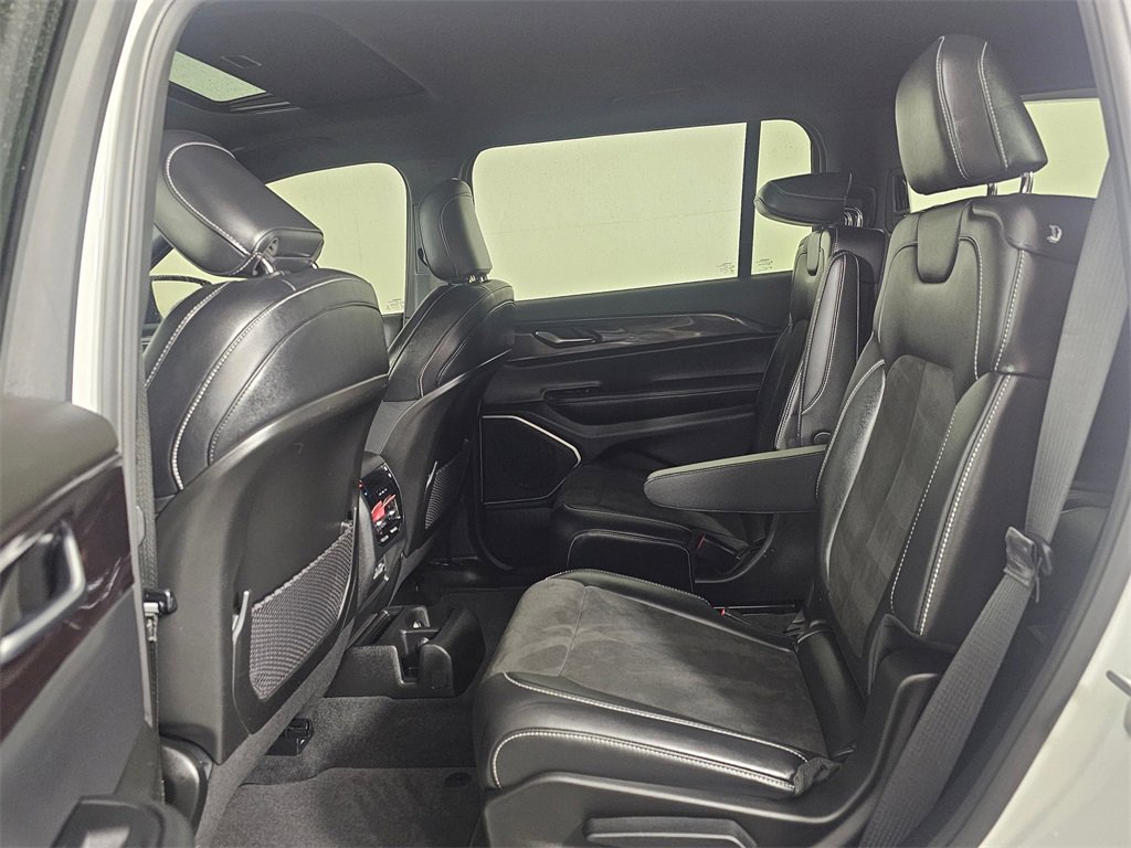 Used 2022 Jeep Grand Cherokee L Laredo image 19