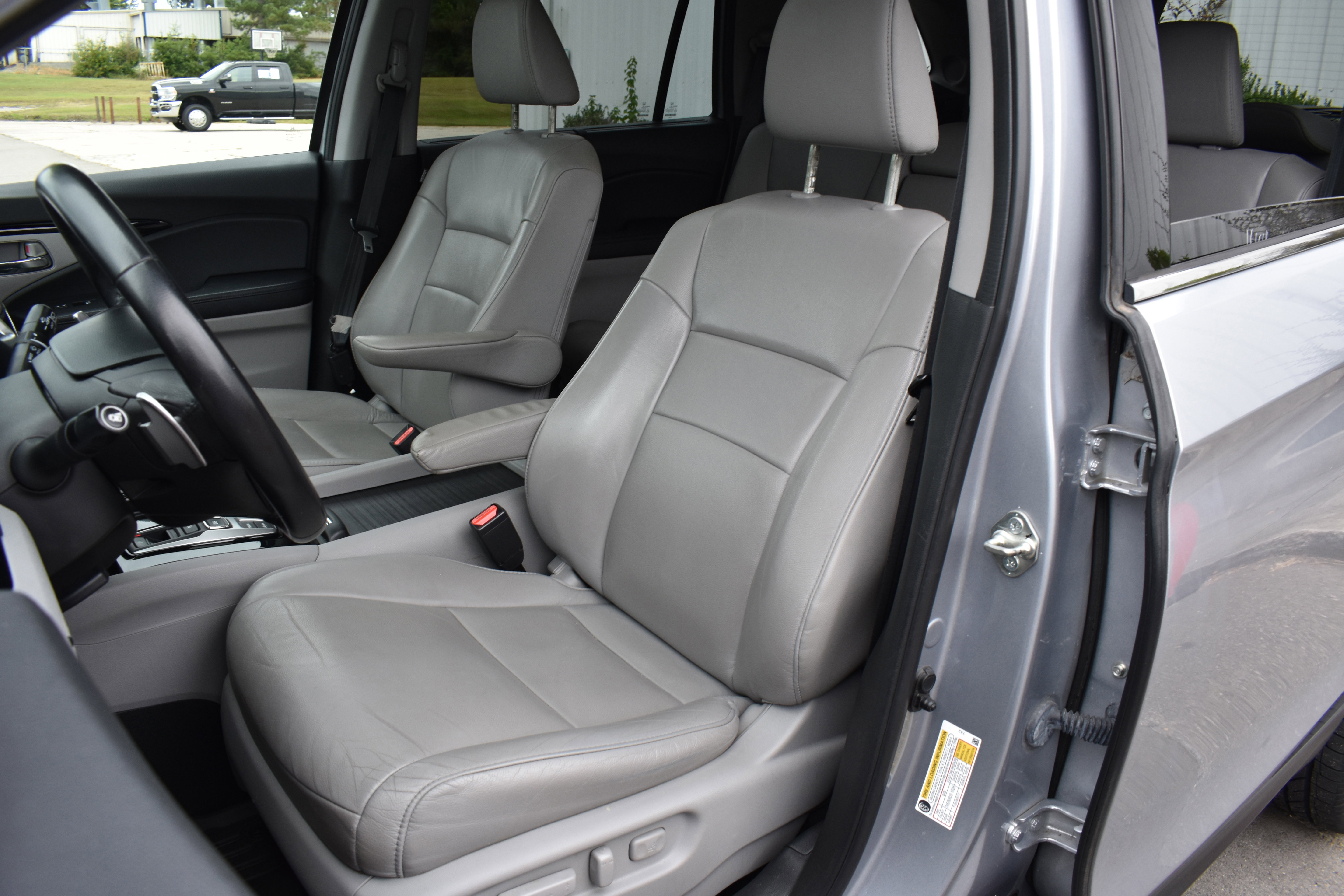 Certified 2018 Honda Pilot Touring image 28