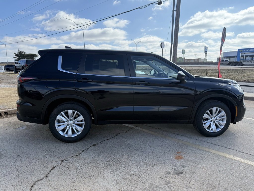 New 2026 Mitsubishi Outlander ES image 8