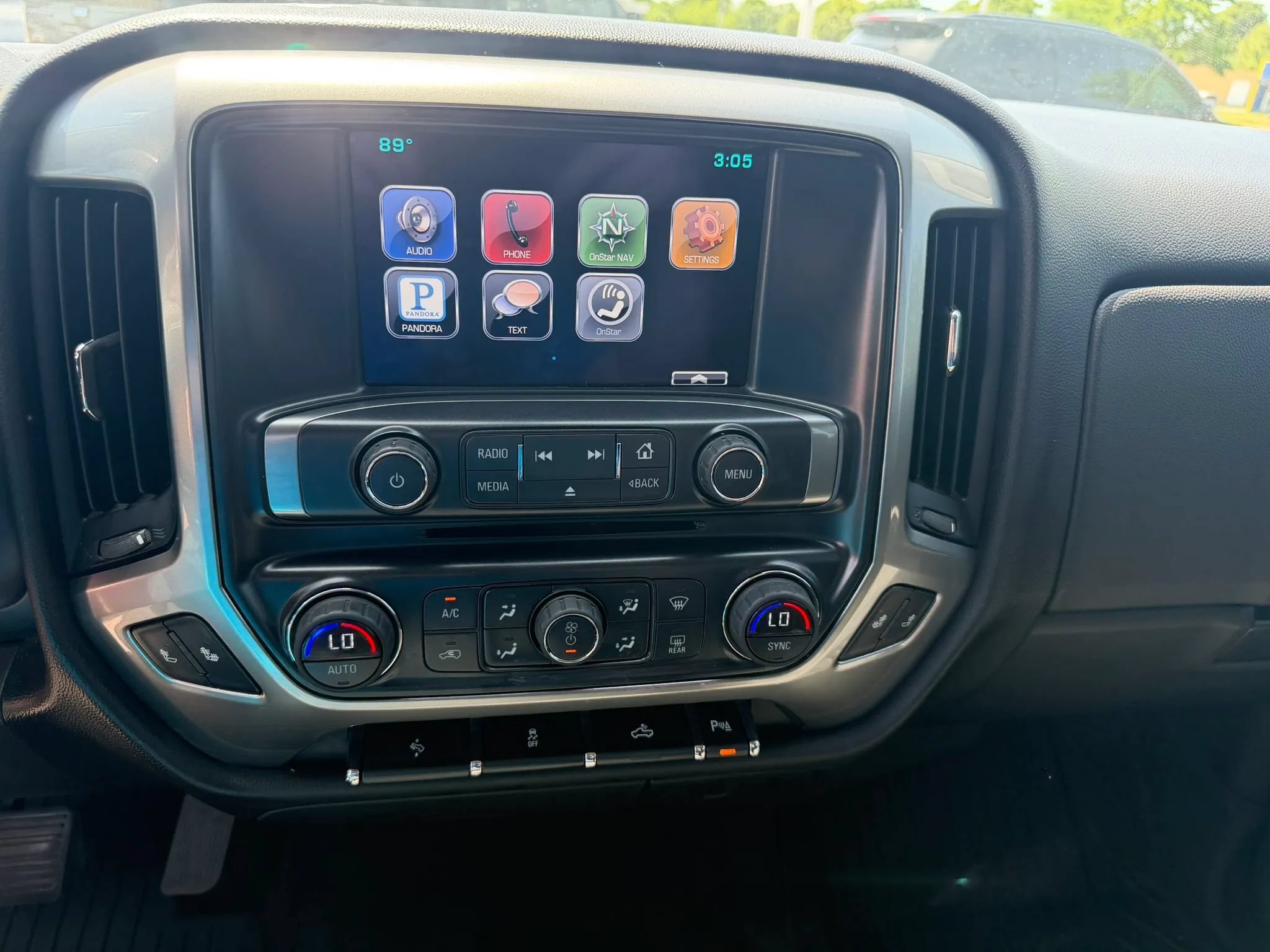 Used 2015 Chevrolet Silverado 1500 LT w/ LT Convenience Package AWD/4WD image 18