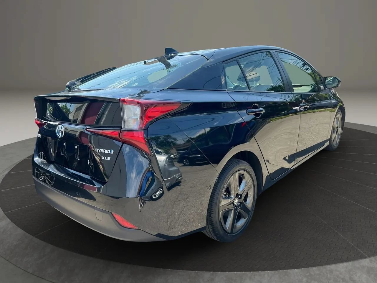 Used 2022 Toyota Prius XLE FWD image 5