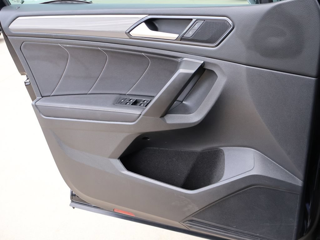 Certified 2023 Volkswagen Tiguan SE R-Line FWD image 38