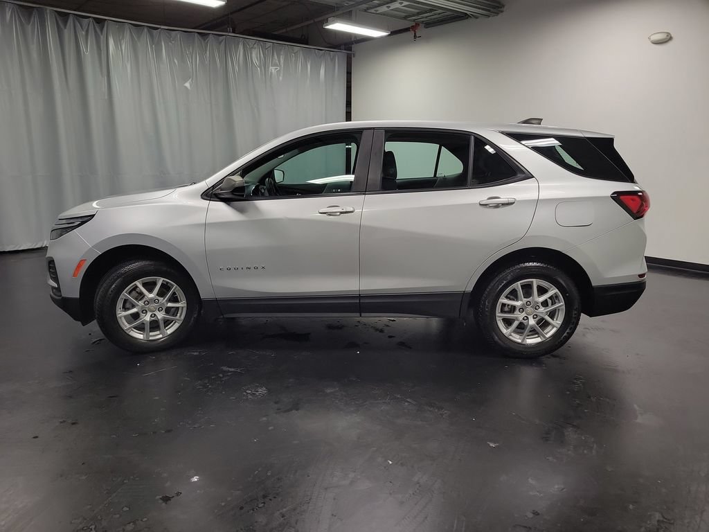 Used 2022 Chevrolet Equinox LS w/ LPO, Floor Liner Package AWD/4WD image 5