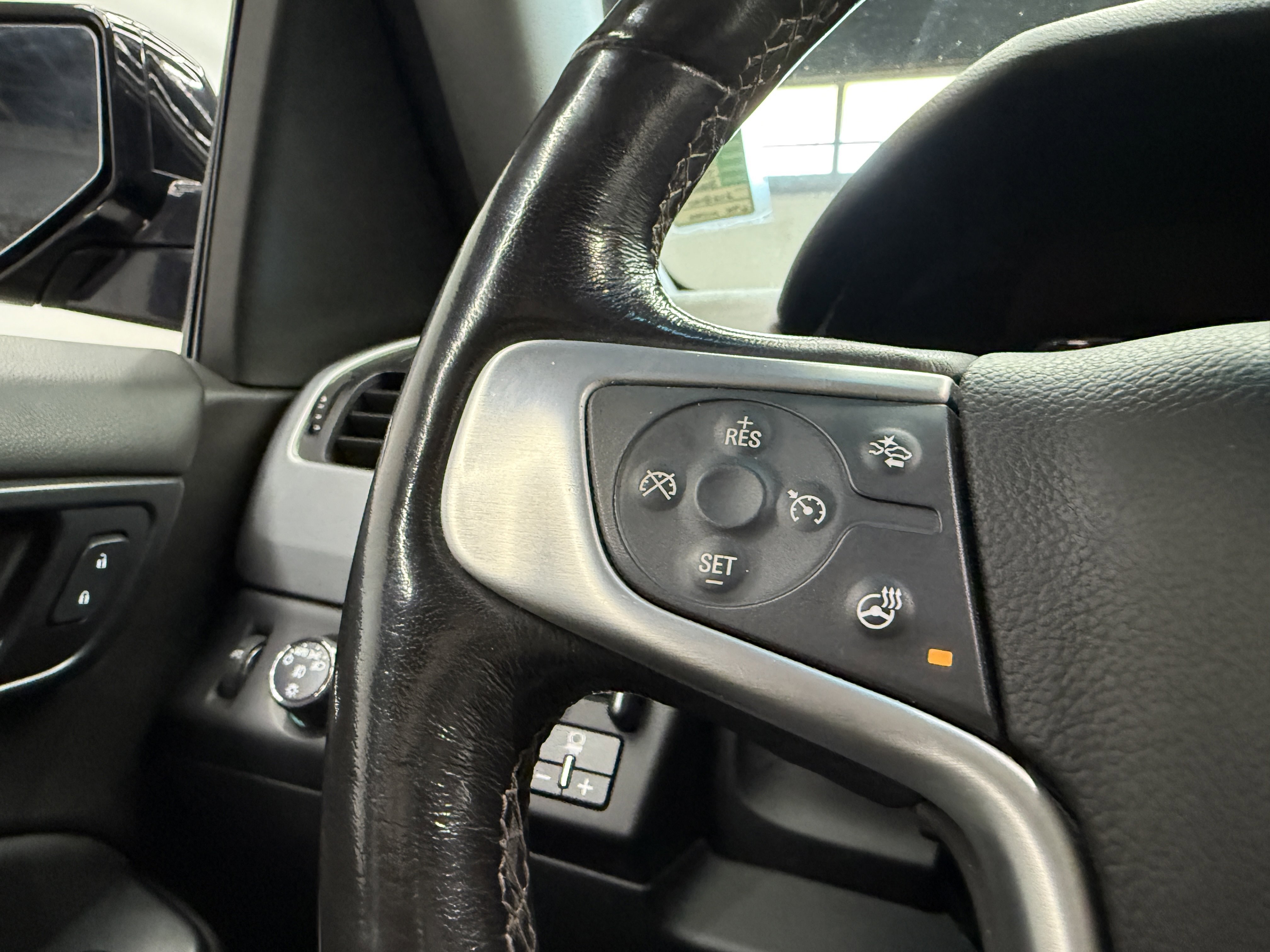 Used 2018 GMC Yukon SLT image 15