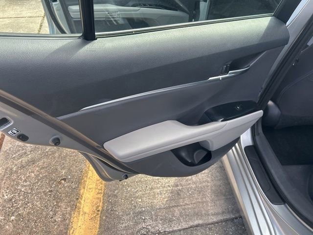 Used 2018 Toyota Camry LE FWD image 16
