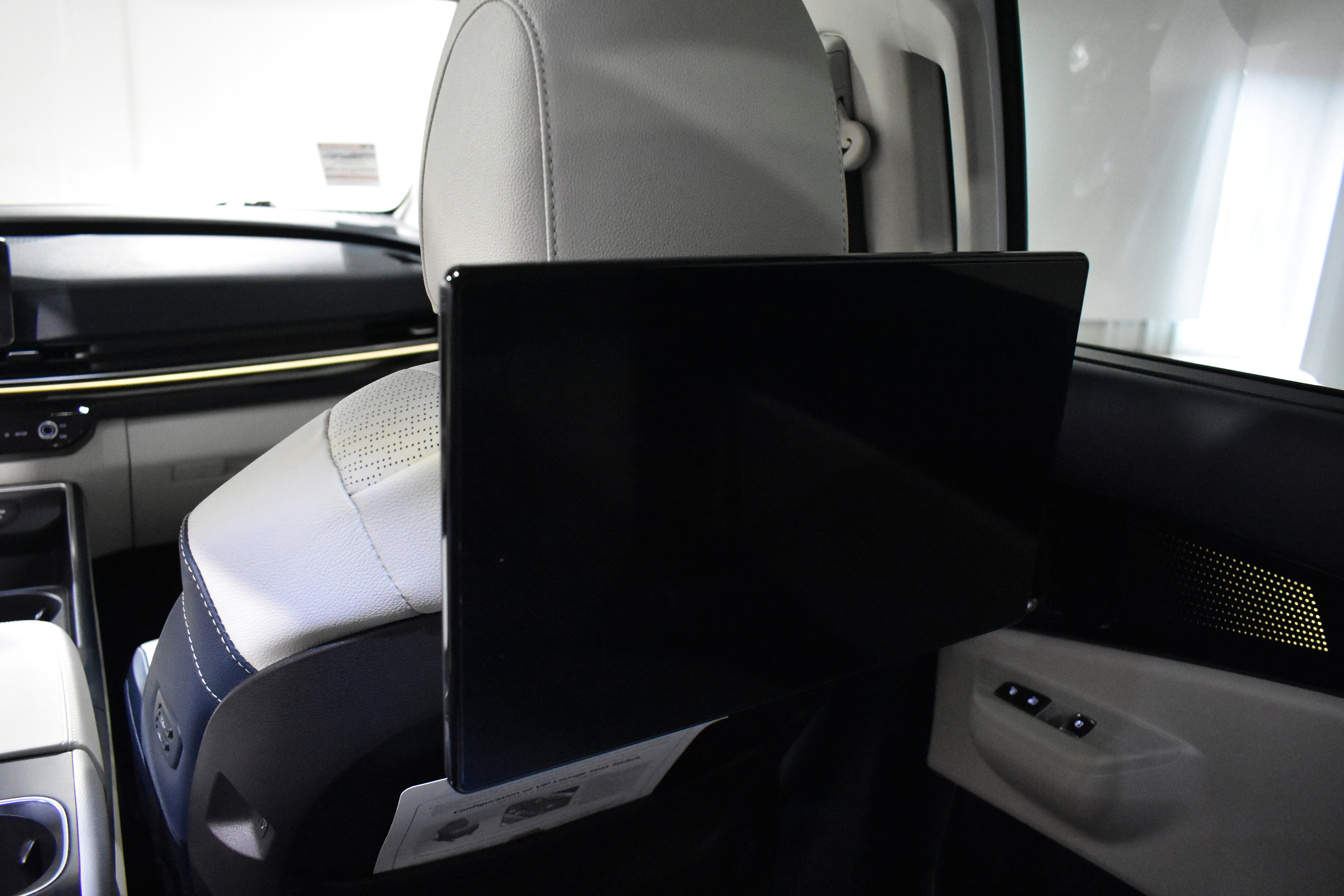 Used 2025 Kia Carnival SX Prestige image 32