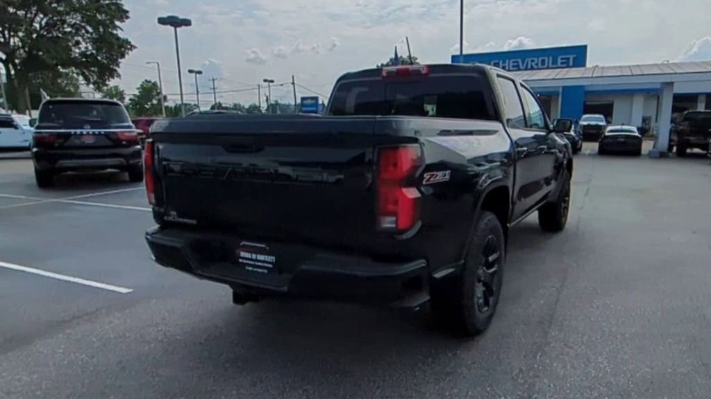 New 2025 Chevrolet Colorado Z71 w/ Midnight Edition image 8