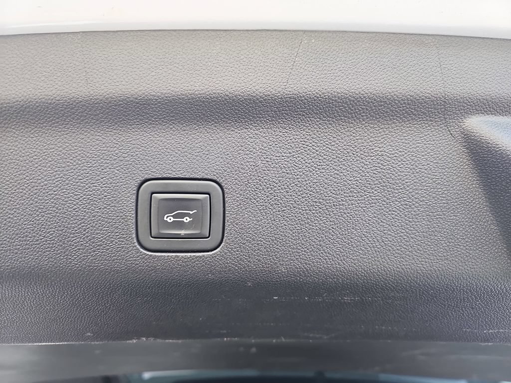 Certified 2023 GMC Yukon XL Denali Ultimate w/ LPO, Floor Liner Package AWD/4WD image 17