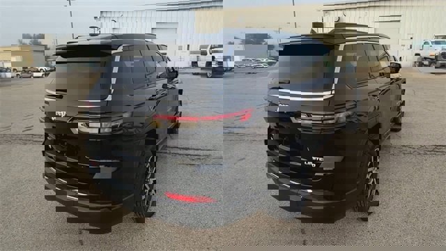 Used 2025 Jeep Grand Cherokee L Limited image 40