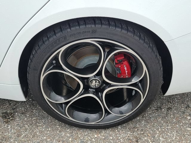 Used 2023 Alfa Romeo Giulia Veloce RWD image 7
