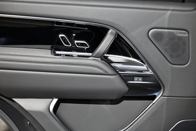 New 2025 Land Rover Range Rover Long Wheelbase SE image 29