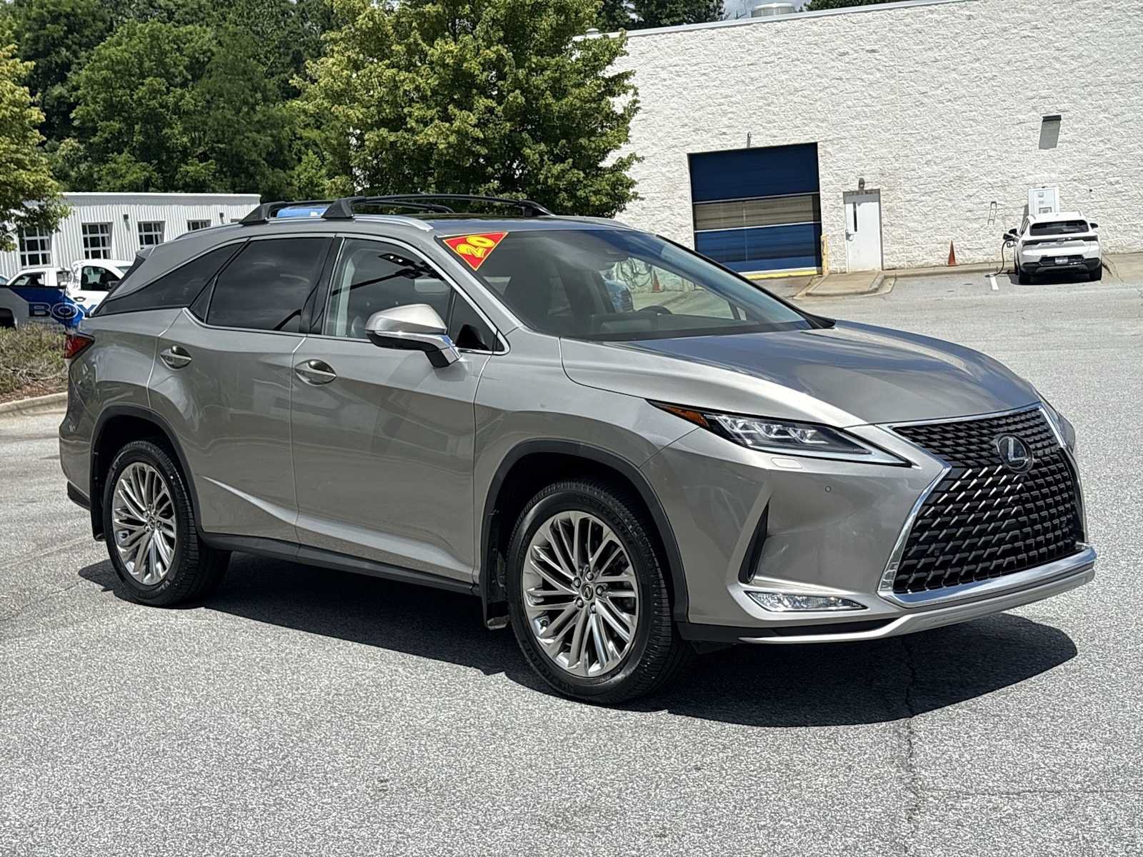 Used 2020 Lexus RX 350L Luxury w/ Cold Weather Package (CT) FWD image 4