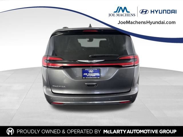 Used 2021 Chrysler Pacifica Touring-L FWD image 7