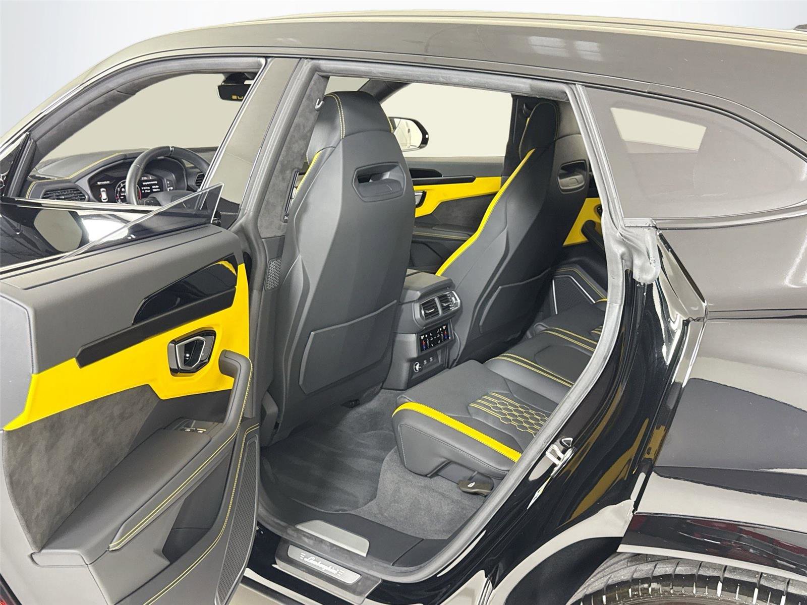 Used 2024 Lamborghini Urus S image 27