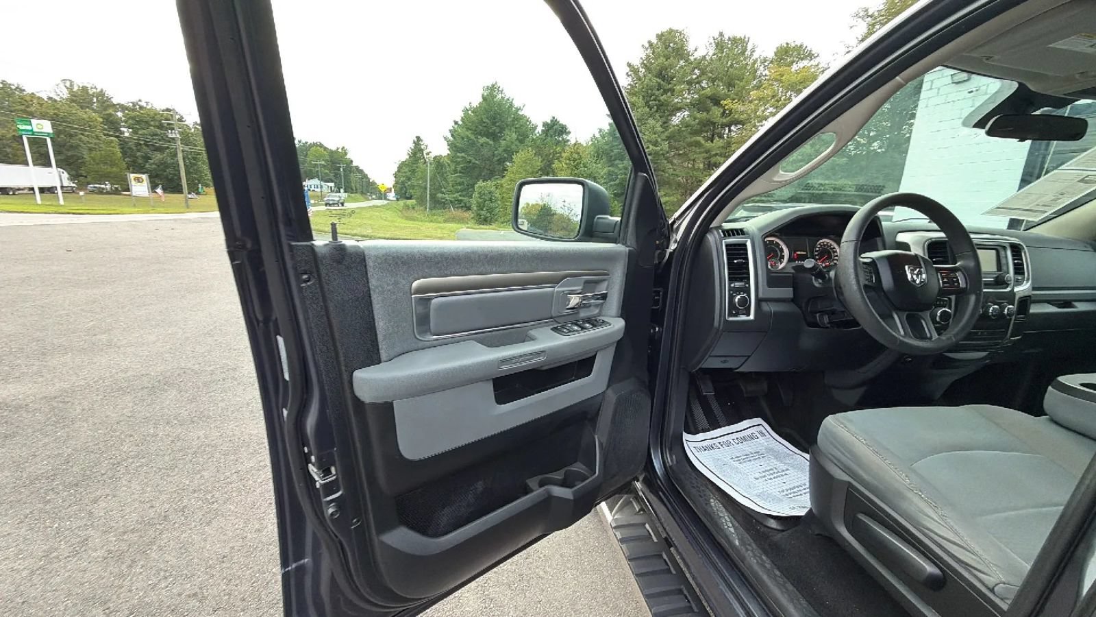 Used 2018 RAM 1500 Classic SLT AWD/4WD image 17