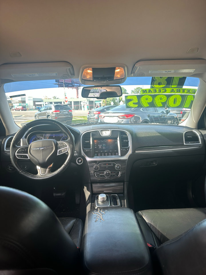 Used 2018 Chrysler 300 Touring L image 7