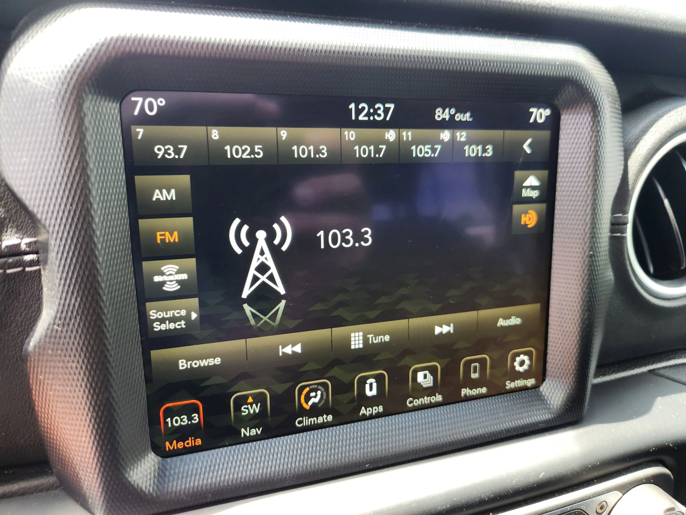 Used 2023 Jeep Wrangler Unlimited Sahara image 31