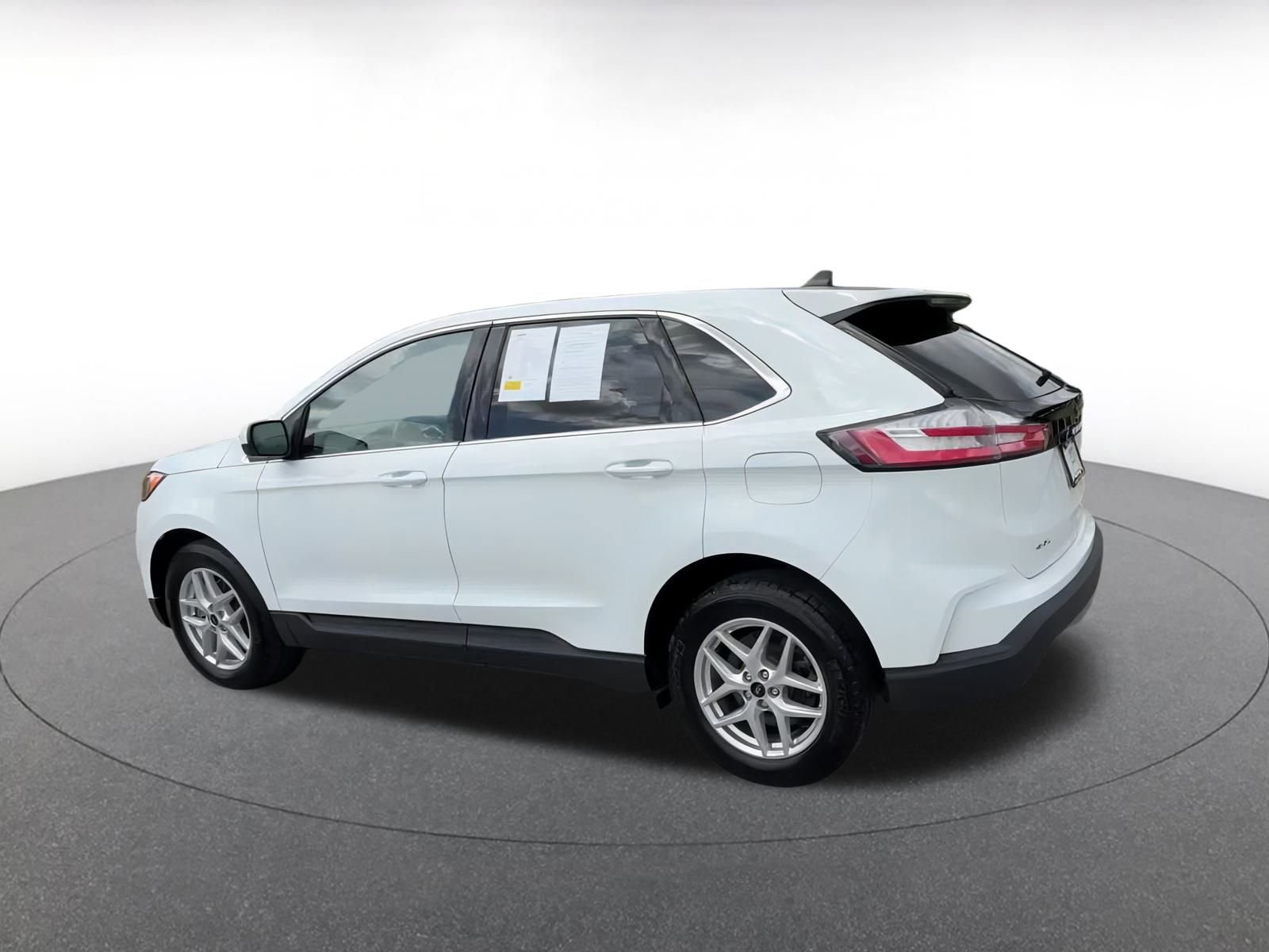 Used 2024 Ford Edge SEL image 10